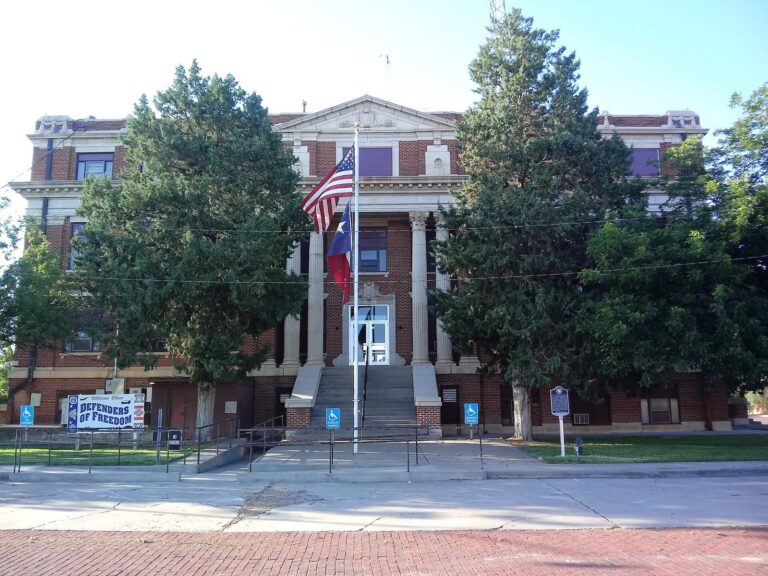 Ex-Yacht Club Office Manager Sentenced in Charleston Card Theft